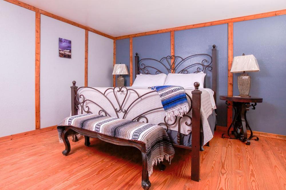 Round Top Hotel Екстер'єр фото