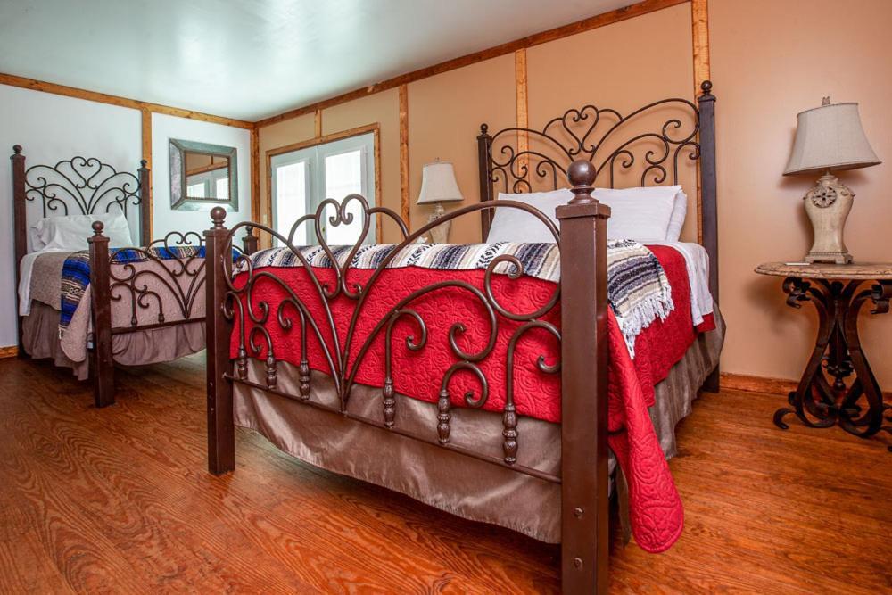 Round Top Hotel Екстер'єр фото